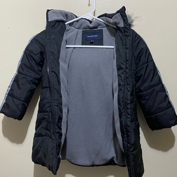 Calvin Klein Jeans - SIZE: 4T *** Pre-Loved - Picture 6 of 9